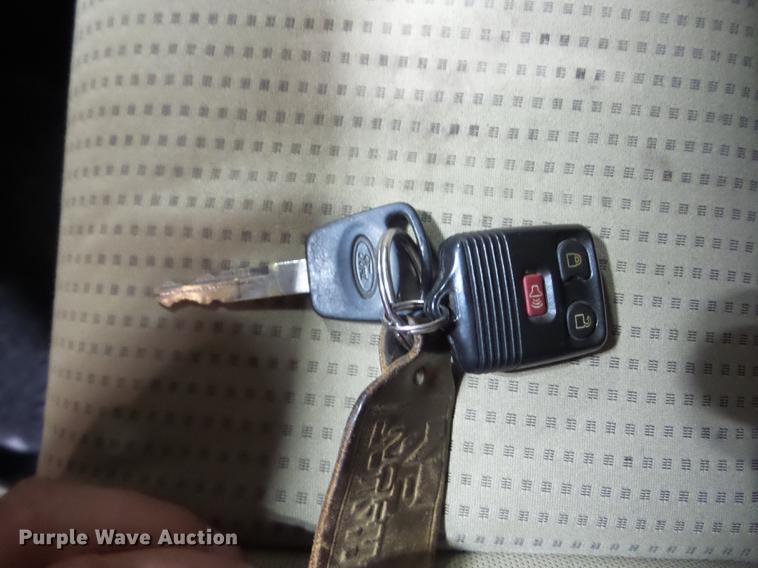 image for item EI9798 2008 Ford F350 Super Duty flatbed pickup truck