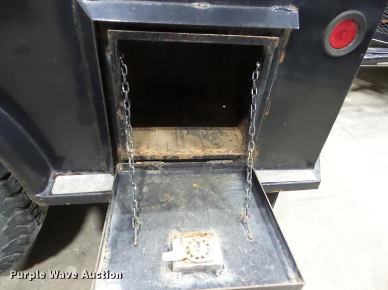 image for item EI9798 2008 Ford F350 Super Duty flatbed pickup truck