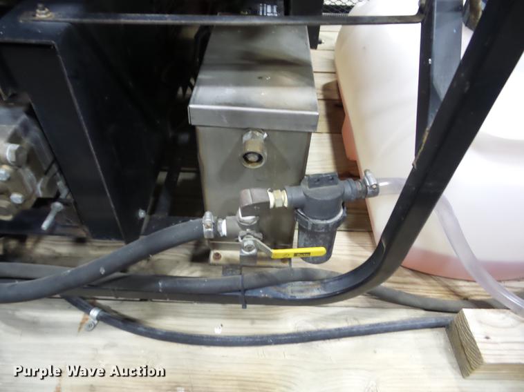 image for item EI9799 2008 Kodiak utility trailer with pressure washer