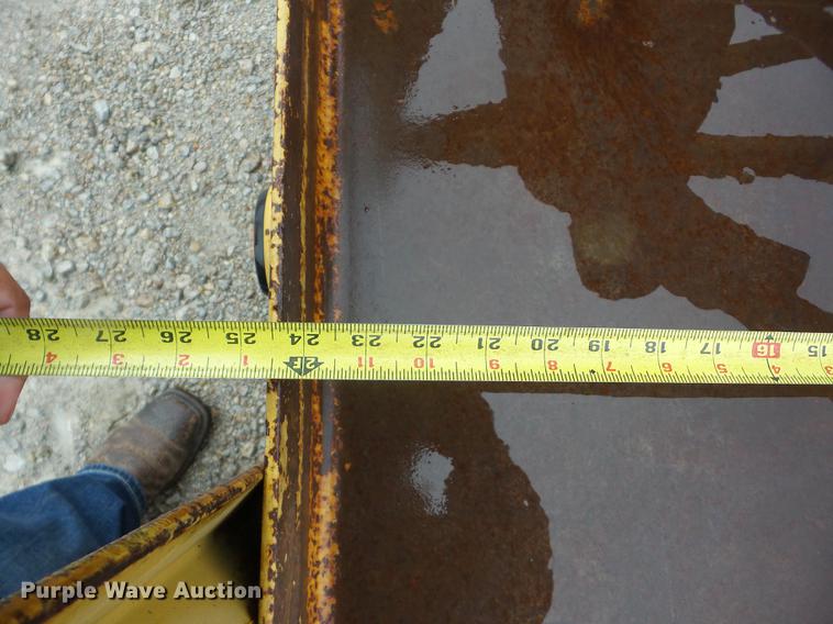 image for item EI9801 2002 Belshe T-18 equipment trailer