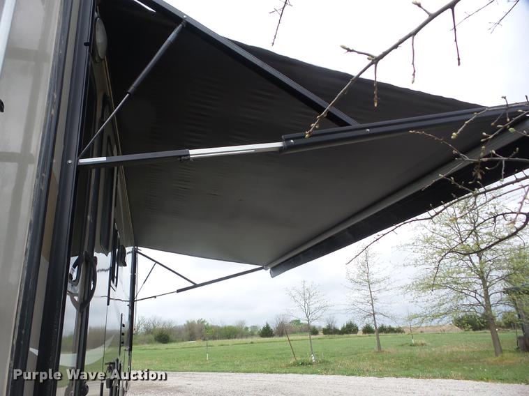 image for item EI9805 2016 Heartland North Peak 26RL camper