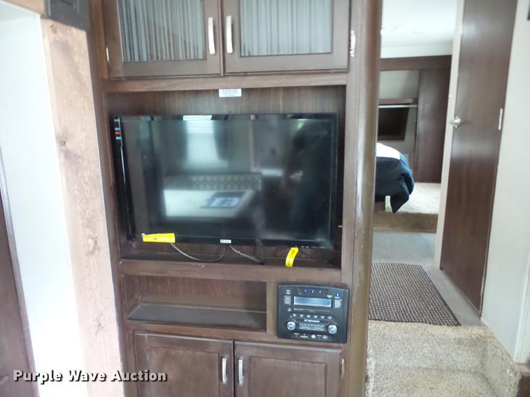 image for item EI9805 2016 Heartland North Peak 26RL camper