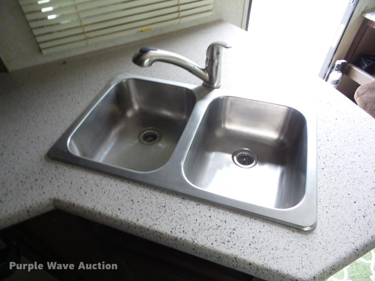 image for item EI9805 2016 Heartland North Peak 26RL camper