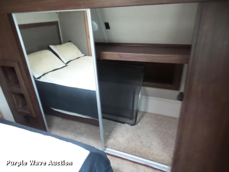 image for item EI9805 2016 Heartland North Peak 26RL camper