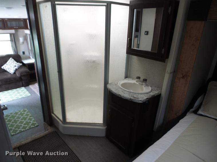 image for item EI9805 2016 Heartland North Peak 26RL camper