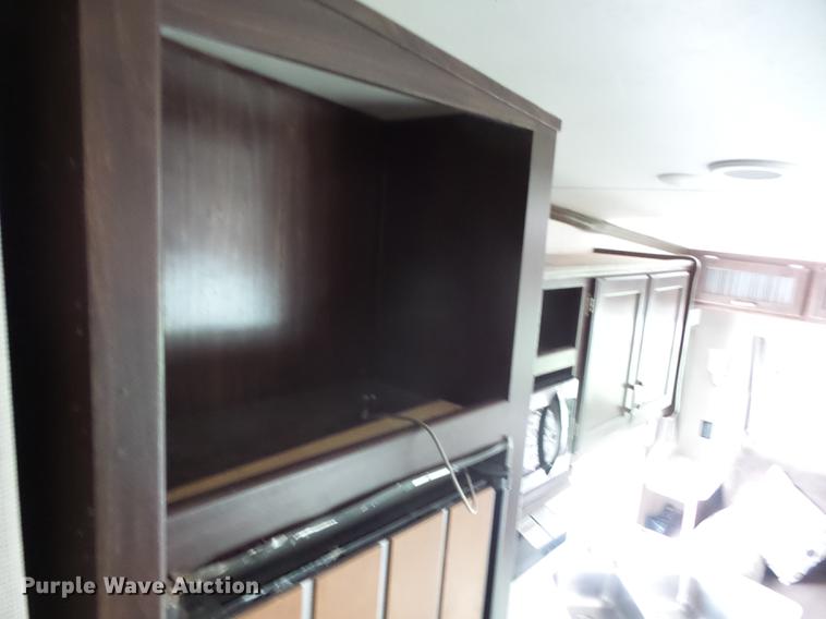 image for item EI9805 2016 Heartland North Peak 26RL camper