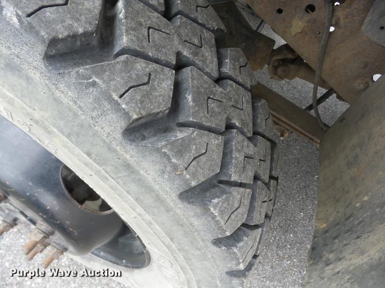 image for item EI9806 2004 Ford F450 Super Duty flatbed truck