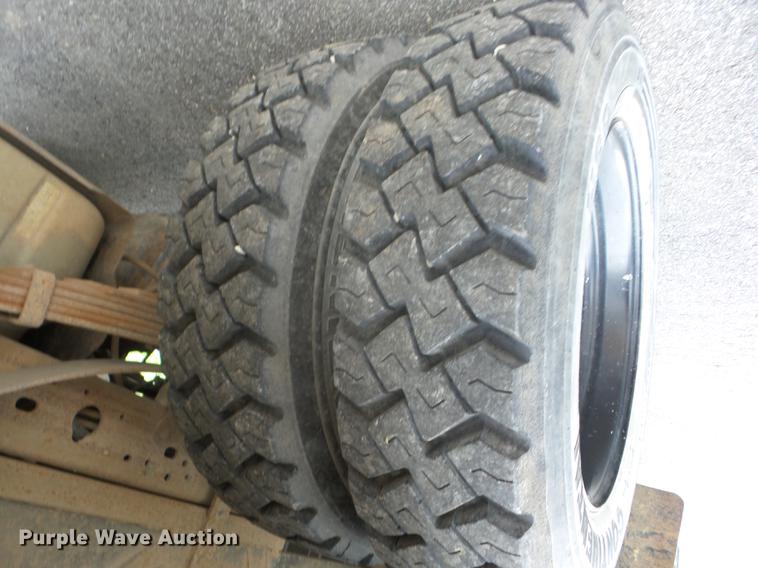 image for item EI9806 2004 Ford F450 Super Duty flatbed truck