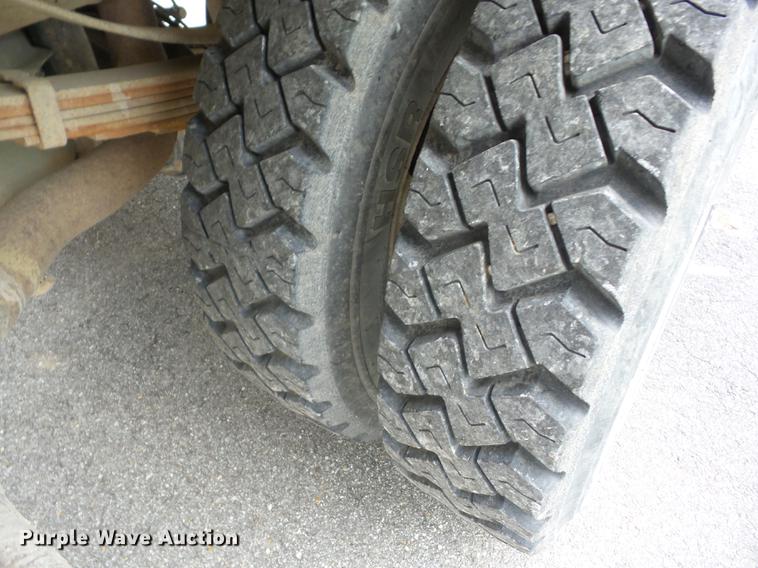 image for item EI9806 2004 Ford F450 Super Duty flatbed truck