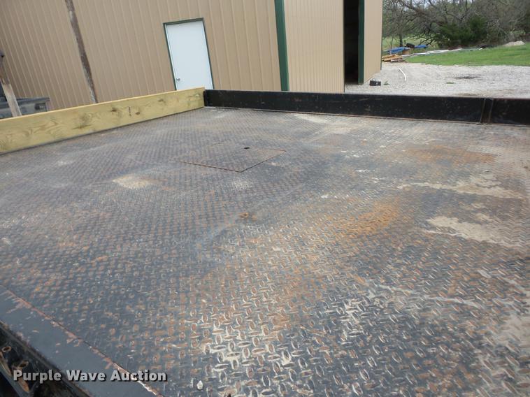 image for item EI9806 2004 Ford F450 Super Duty flatbed truck