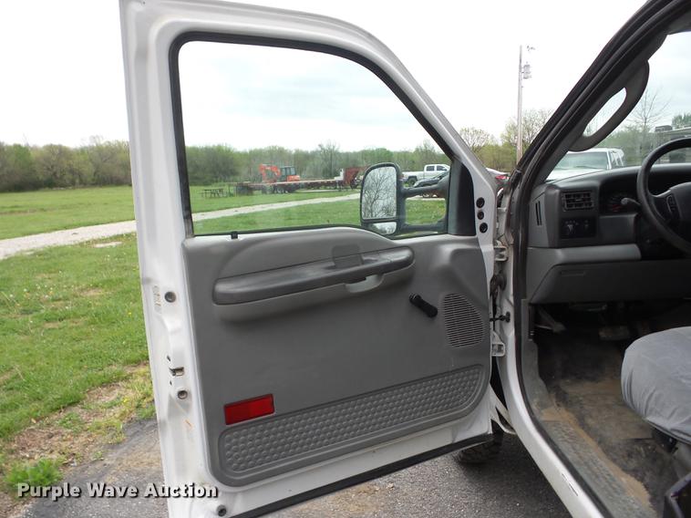 image for item EI9806 2004 Ford F450 Super Duty flatbed truck