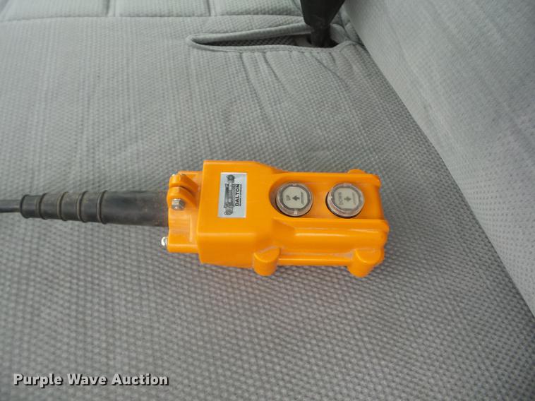 image for item EI9806 2004 Ford F450 Super Duty flatbed truck