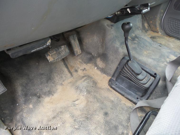 image for item EI9806 2004 Ford F450 Super Duty flatbed truck