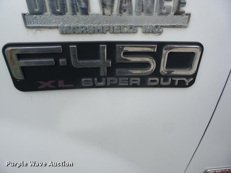 image for item EI9806 2004 Ford F450 Super Duty flatbed truck