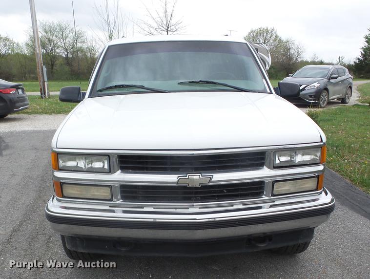 image for item EI9807 1999 Chevrolet Suburban K1500 SUV