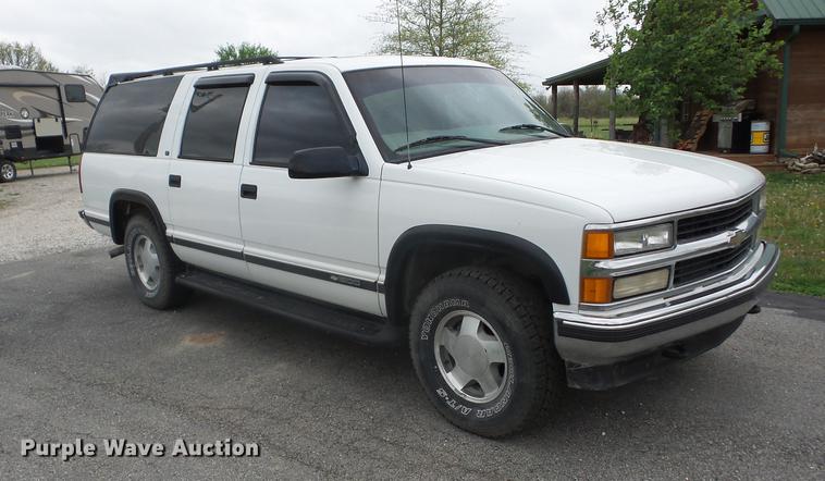 image for item EI9807 1999 Chevrolet Suburban K1500 SUV