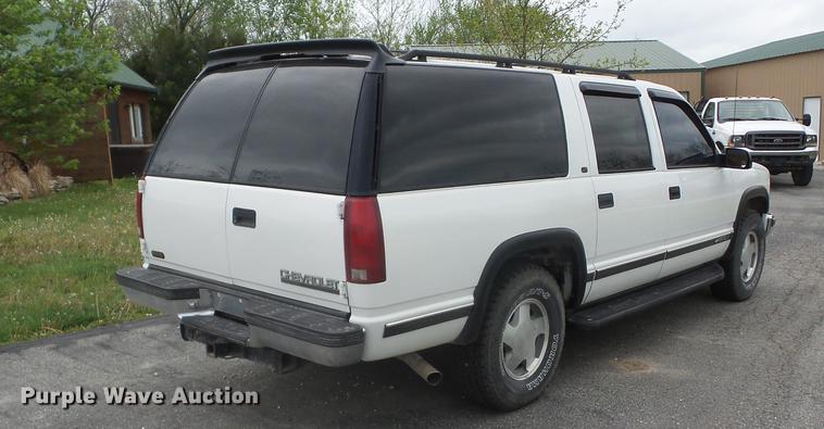 image for item EI9807 1999 Chevrolet Suburban K1500 SUV