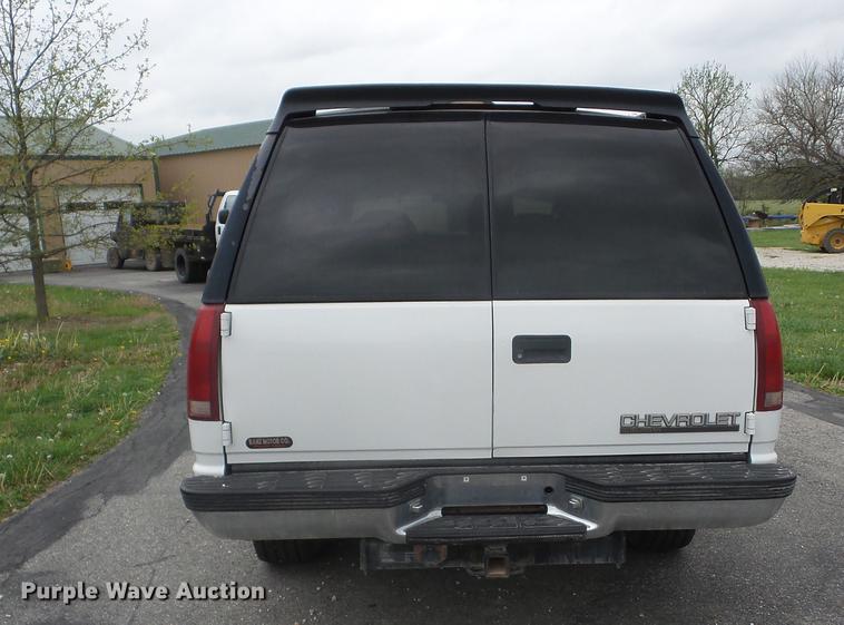 image for item EI9807 1999 Chevrolet Suburban K1500 SUV