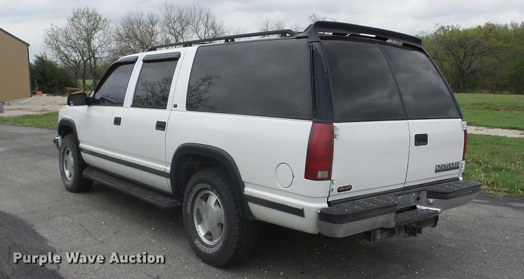 image for item EI9807 1999 Chevrolet Suburban K1500 SUV