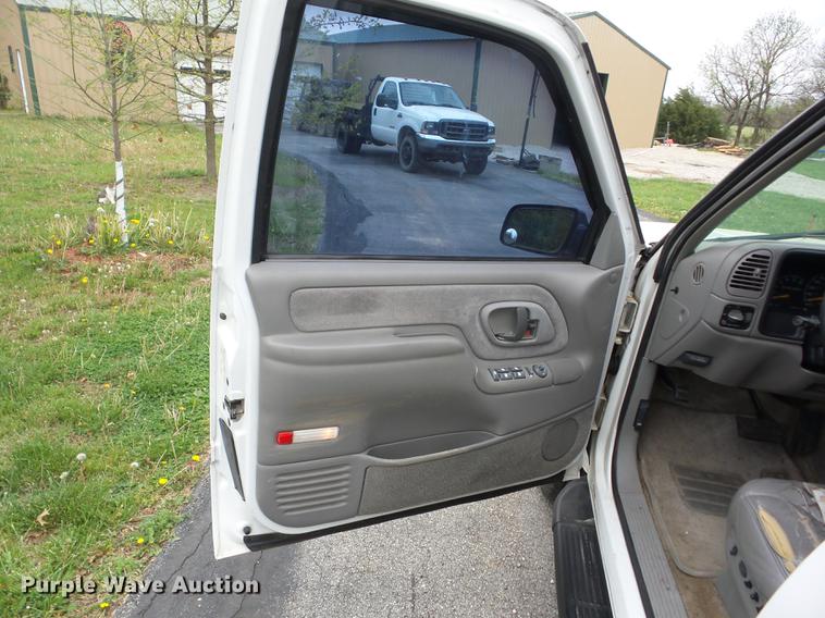 image for item EI9807 1999 Chevrolet Suburban K1500 SUV