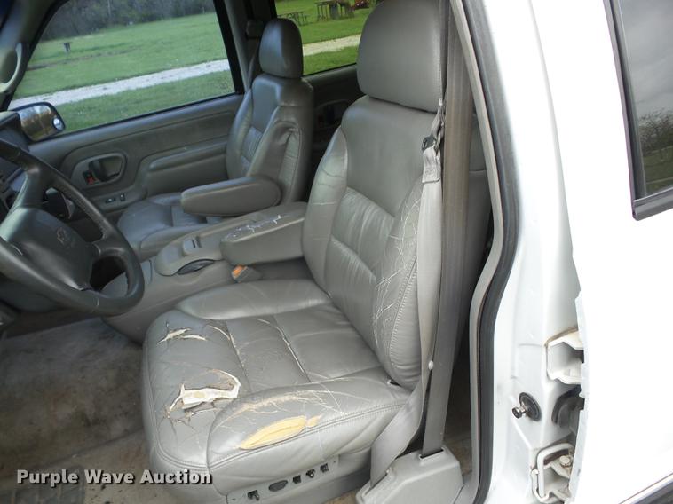 image for item EI9807 1999 Chevrolet Suburban K1500 SUV