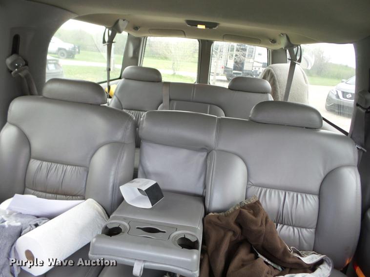 image for item EI9807 1999 Chevrolet Suburban K1500 SUV