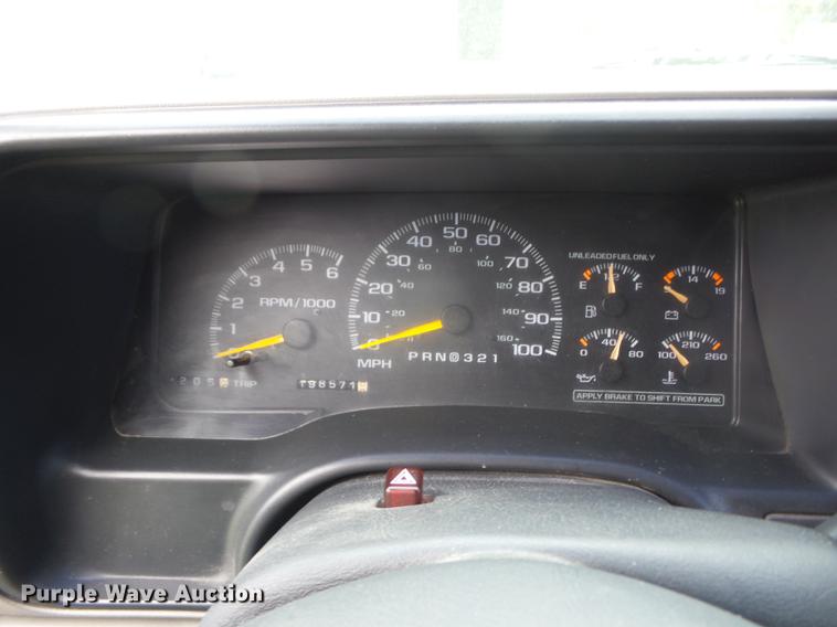 image for item EI9807 1999 Chevrolet Suburban K1500 SUV