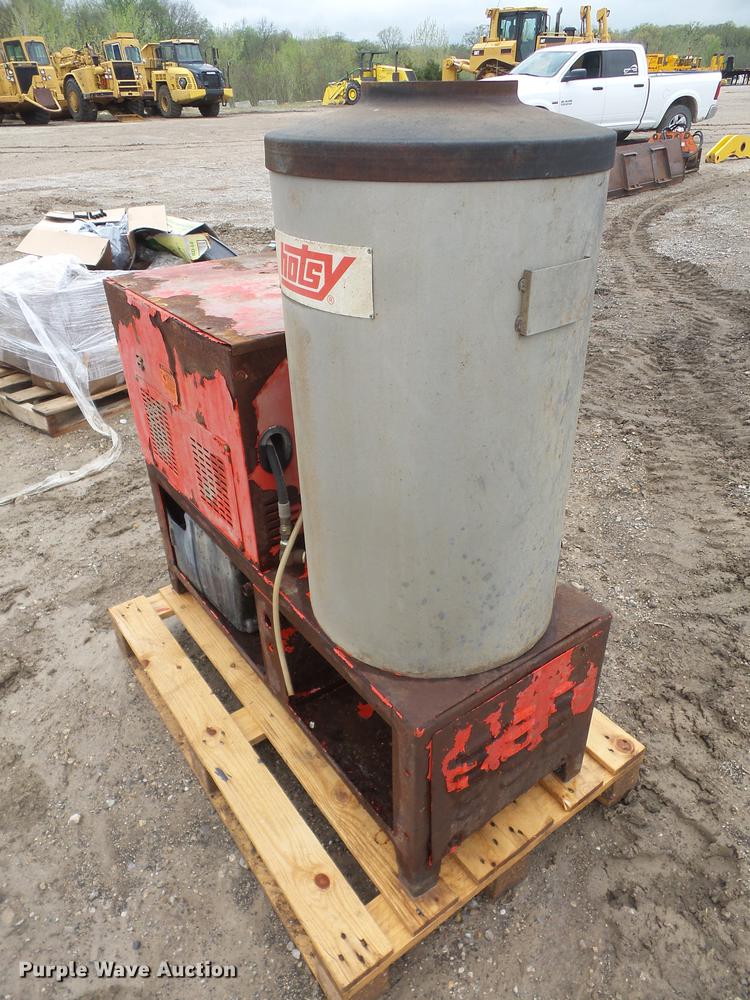 image for item EJ9389 Hotsy 1412SS steam pressure washer