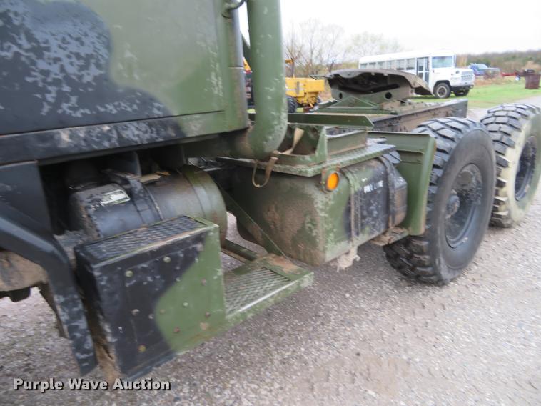 image for item EJ9560 1991 BMY M932A semi truck