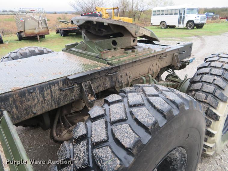 image for item EJ9560 1991 BMY M932A semi truck