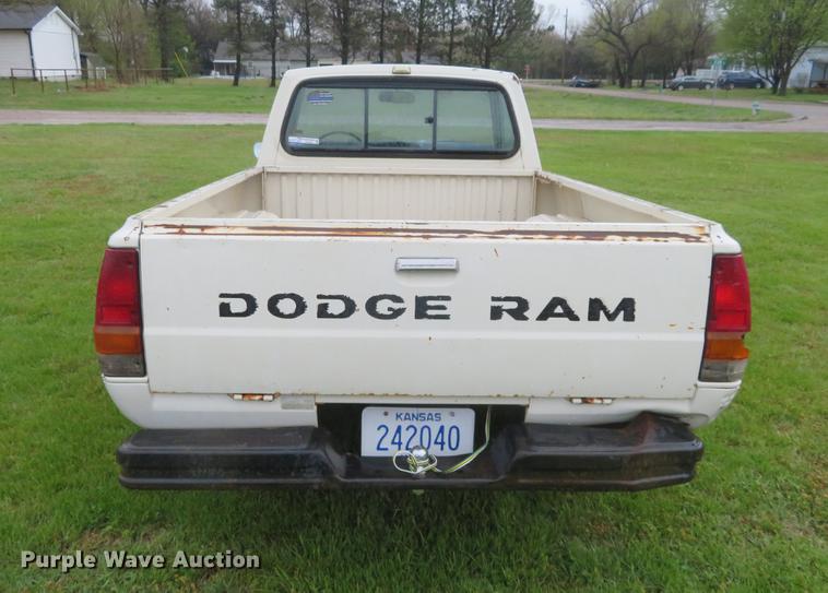 image for item EJ9562 1981 Dodge Ram D50 pickup truck