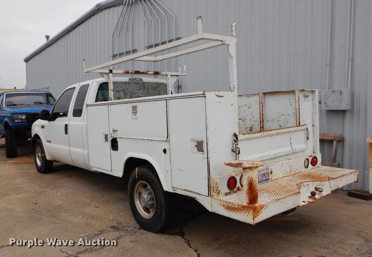 image for item EJ9808 2004 Ford F250 Super Duty SuperCab pickup truck