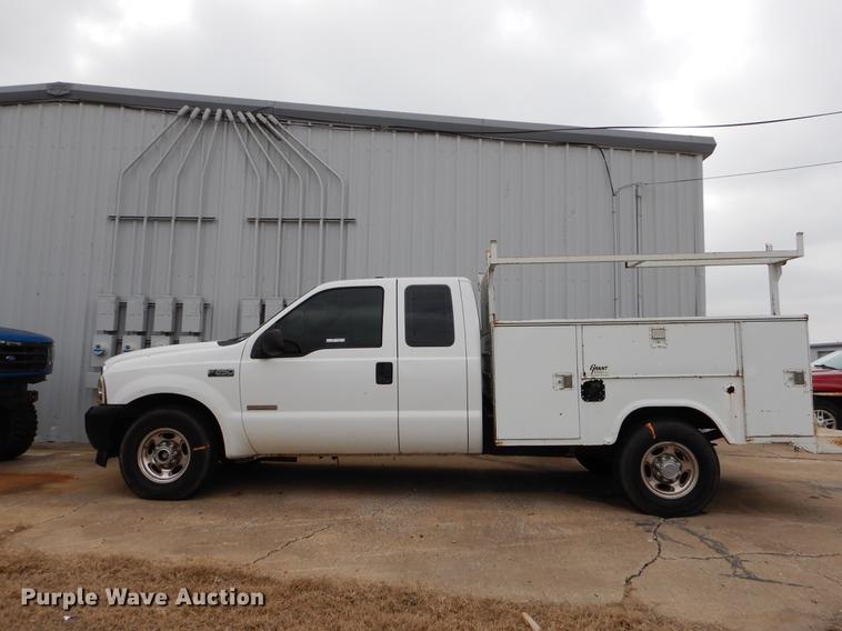 image for item EJ9808 2004 Ford F250 Super Duty SuperCab pickup truck