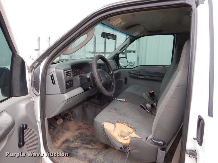 image for item EJ9808 2004 Ford F250 Super Duty SuperCab pickup truck