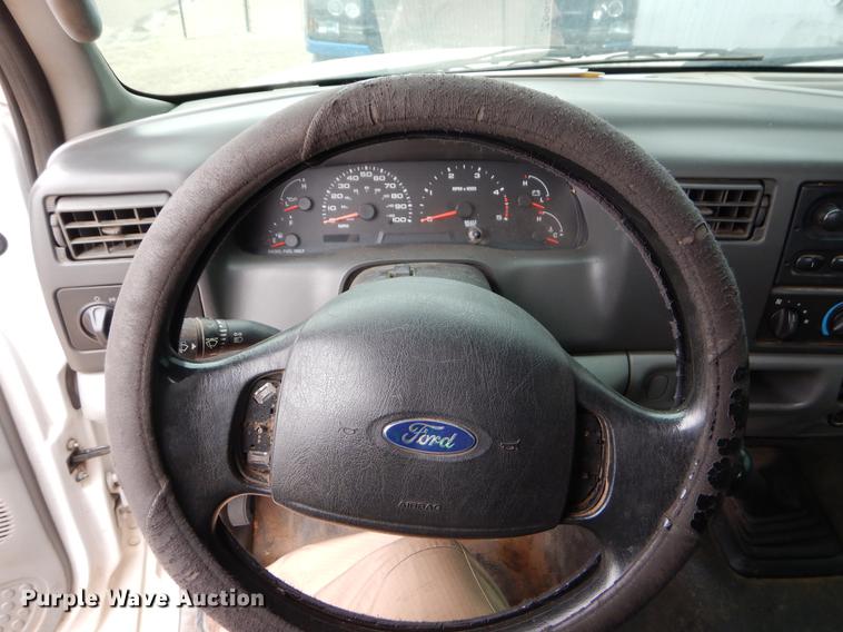 image for item EJ9808 2004 Ford F250 Super Duty SuperCab pickup truck