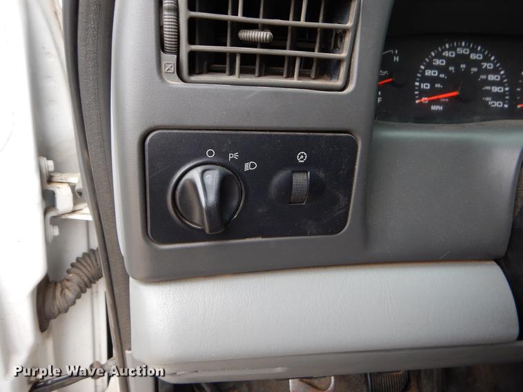 image for item EJ9808 2004 Ford F250 Super Duty SuperCab pickup truck