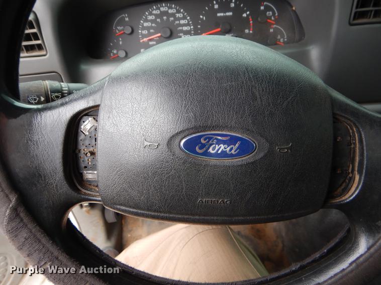 image for item EJ9808 2004 Ford F250 Super Duty SuperCab pickup truck