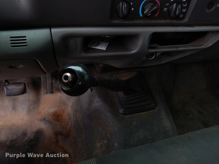 image for item EJ9808 2004 Ford F250 Super Duty SuperCab pickup truck