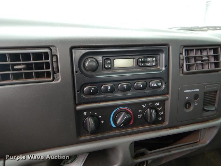 image for item EJ9808 2004 Ford F250 Super Duty SuperCab pickup truck