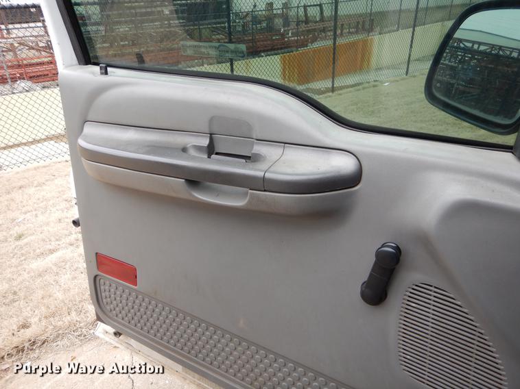 image for item EJ9808 2004 Ford F250 Super Duty SuperCab pickup truck