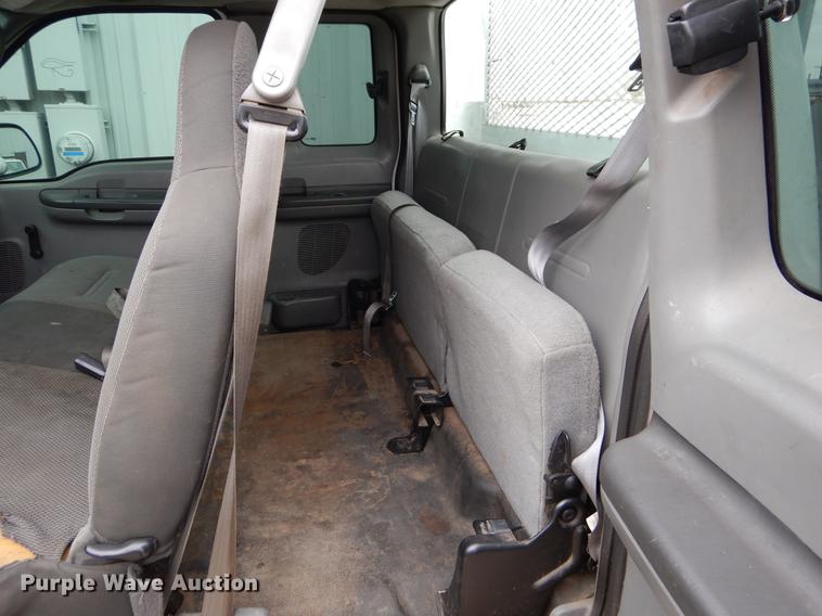 image for item EJ9808 2004 Ford F250 Super Duty SuperCab pickup truck