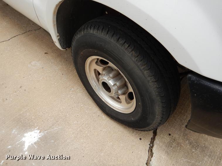 image for item EJ9808 2004 Ford F250 Super Duty SuperCab pickup truck