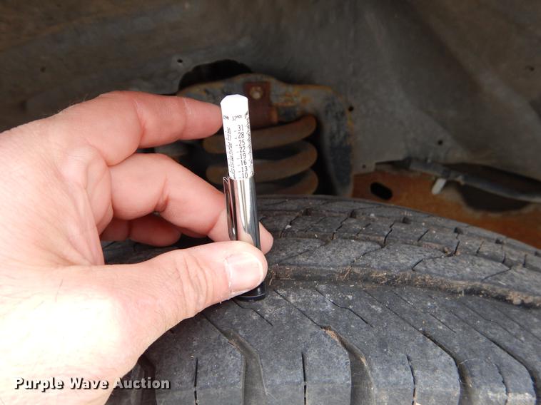 image for item EJ9808 2004 Ford F250 Super Duty SuperCab pickup truck