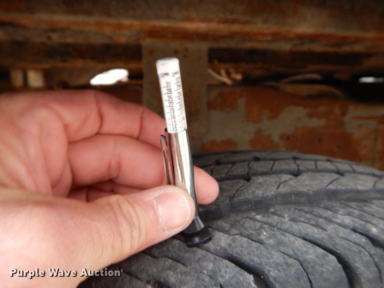 image for item EJ9808 2004 Ford F250 Super Duty SuperCab pickup truck