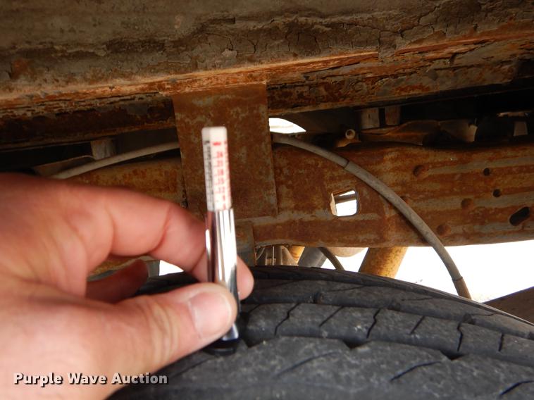 image for item EJ9808 2004 Ford F250 Super Duty SuperCab pickup truck