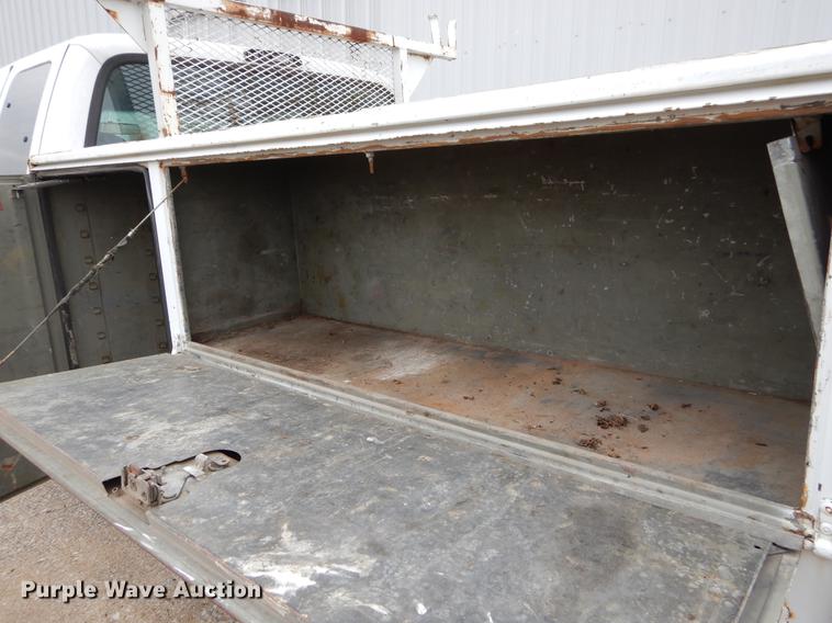 image for item EJ9808 2004 Ford F250 Super Duty SuperCab pickup truck