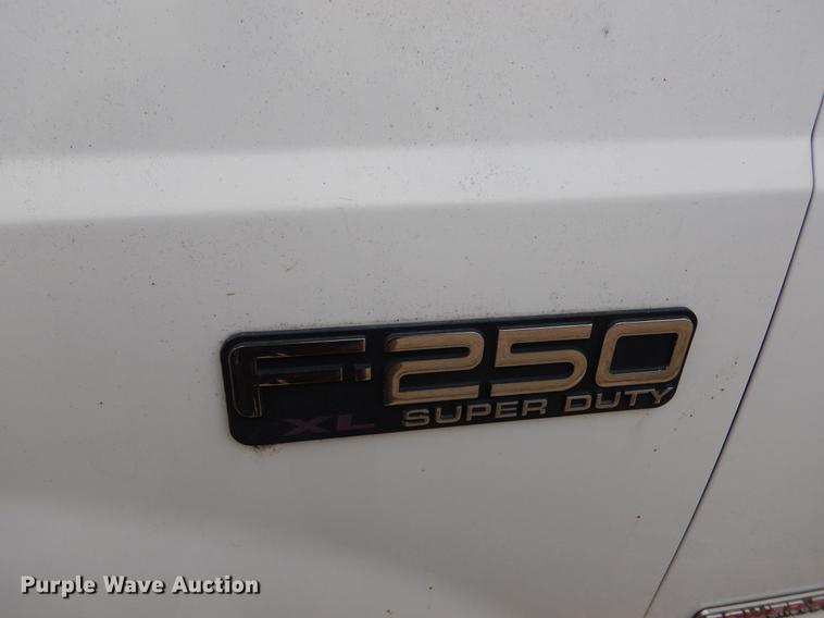 image for item EJ9808 2004 Ford F250 Super Duty SuperCab pickup truck