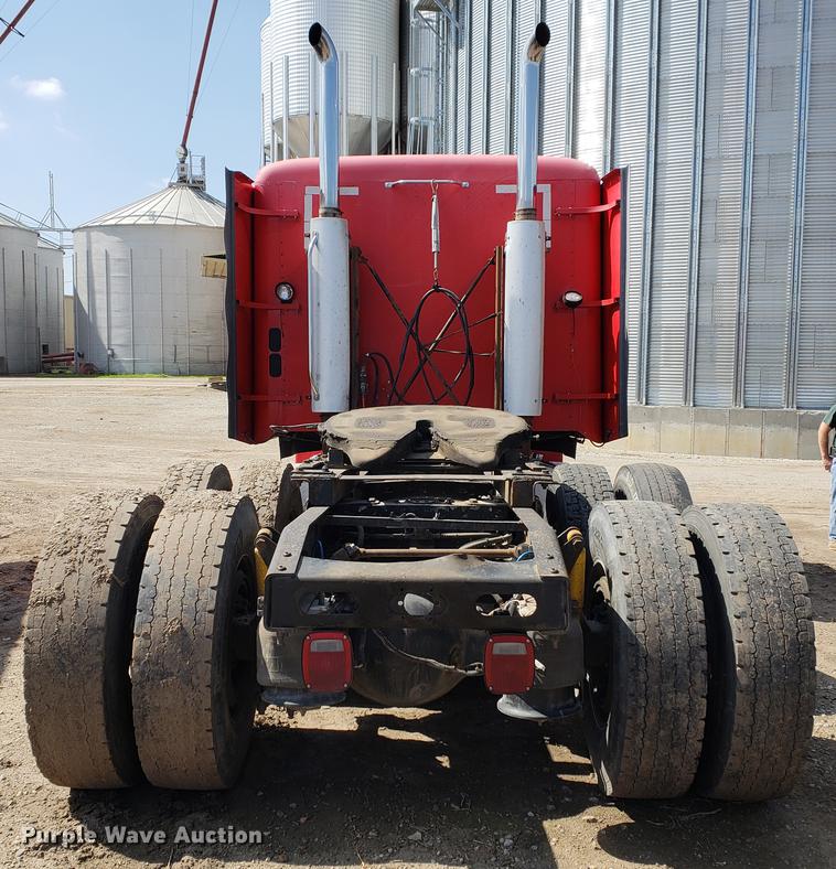 image for item EK9007 2004 Freightliner Columbia semi truck