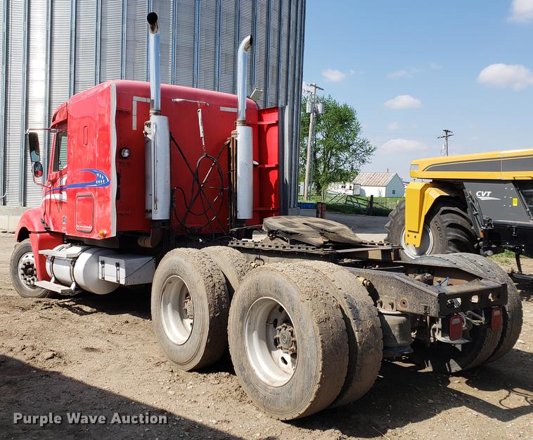 image for item EK9007 2004 Freightliner Columbia semi truck