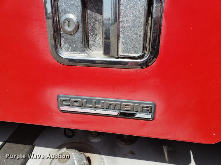 image for item EK9007 2004 Freightliner Columbia semi truck